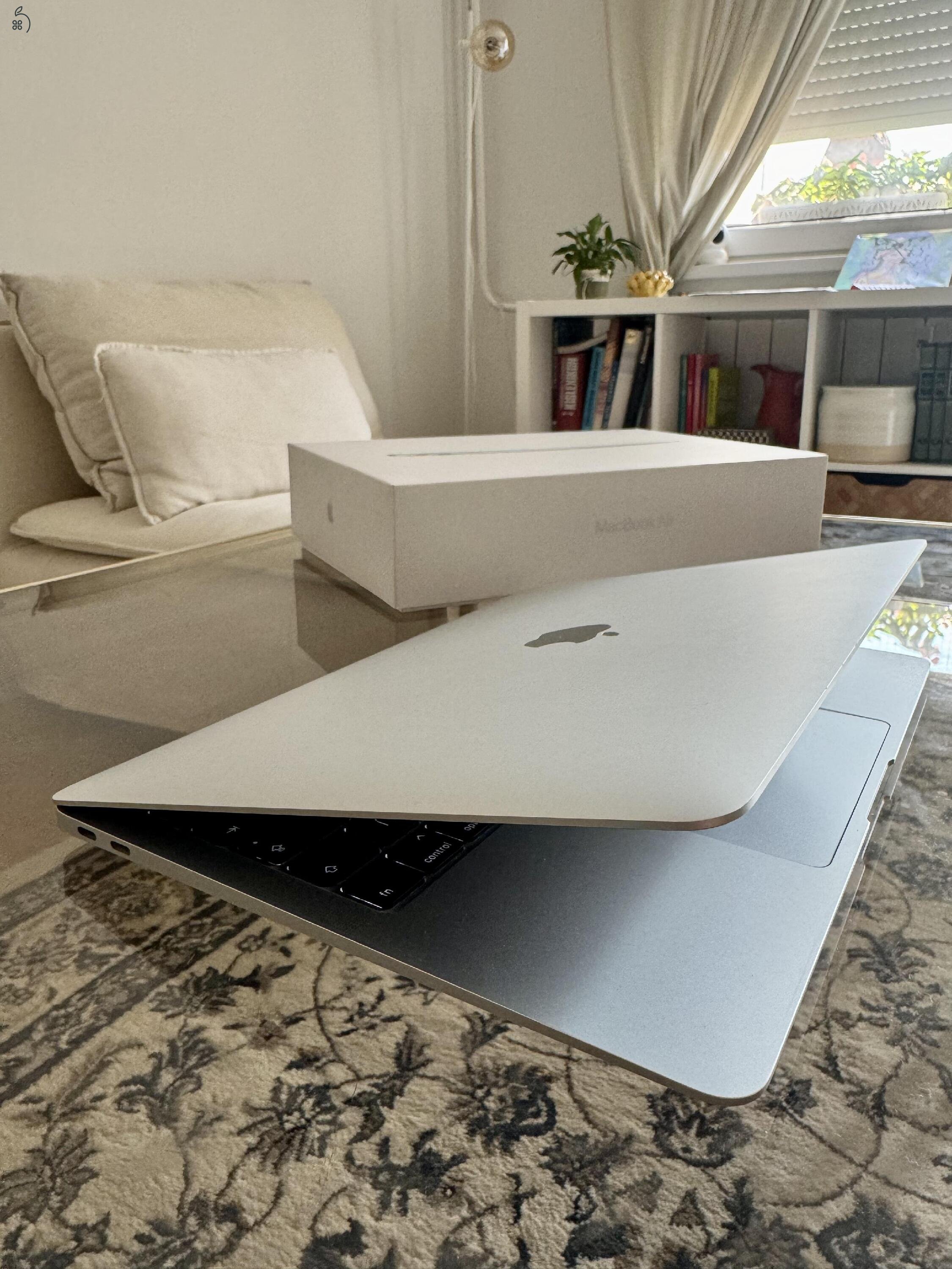 MacBook Air Retina 13-inch 2020
