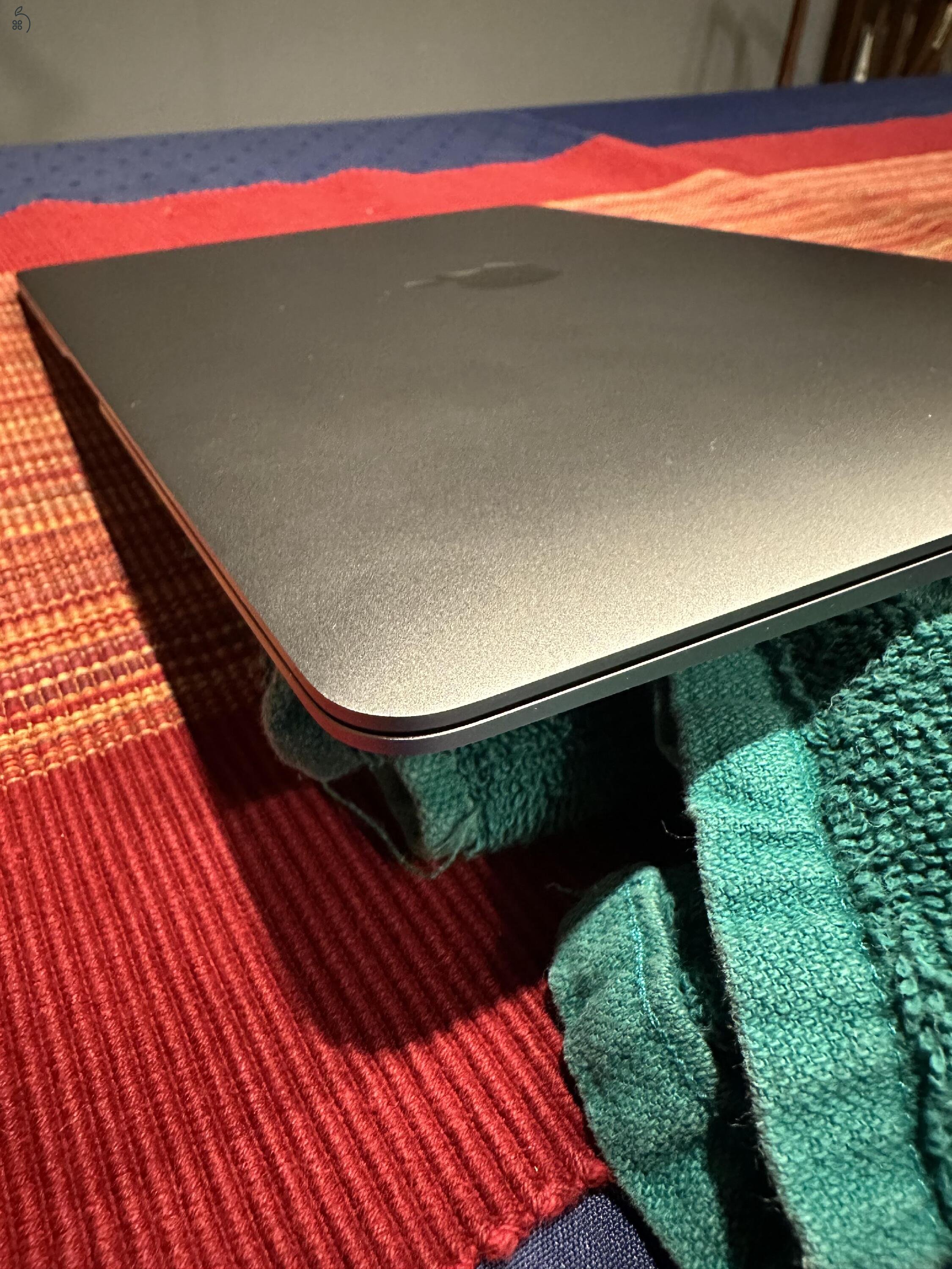 MacBook Air M1 8GB/256GB - HUN