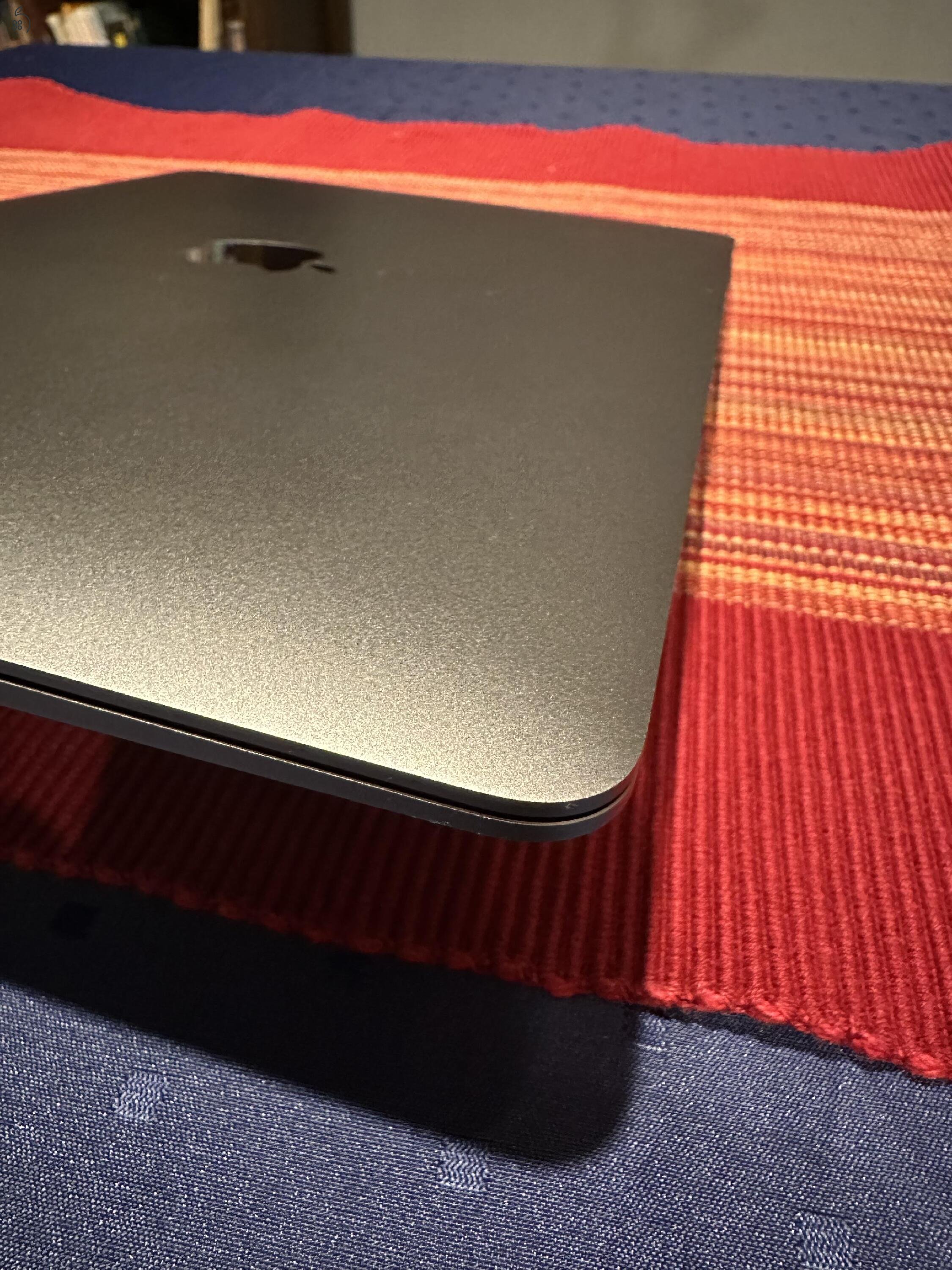 MacBook Air M1 8GB/256GB - HUN