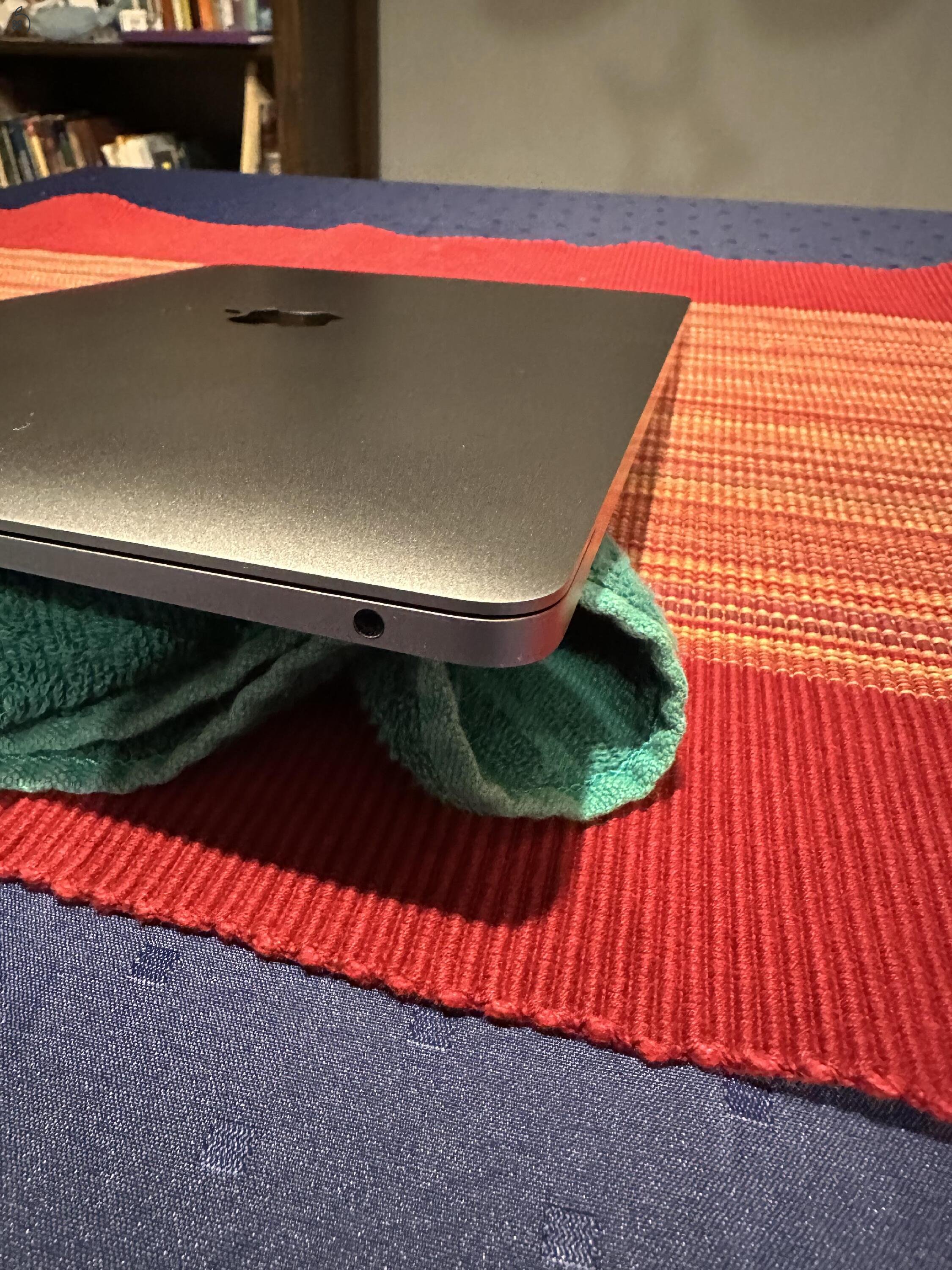 MacBook Air M1 8GB/256GB - HUN