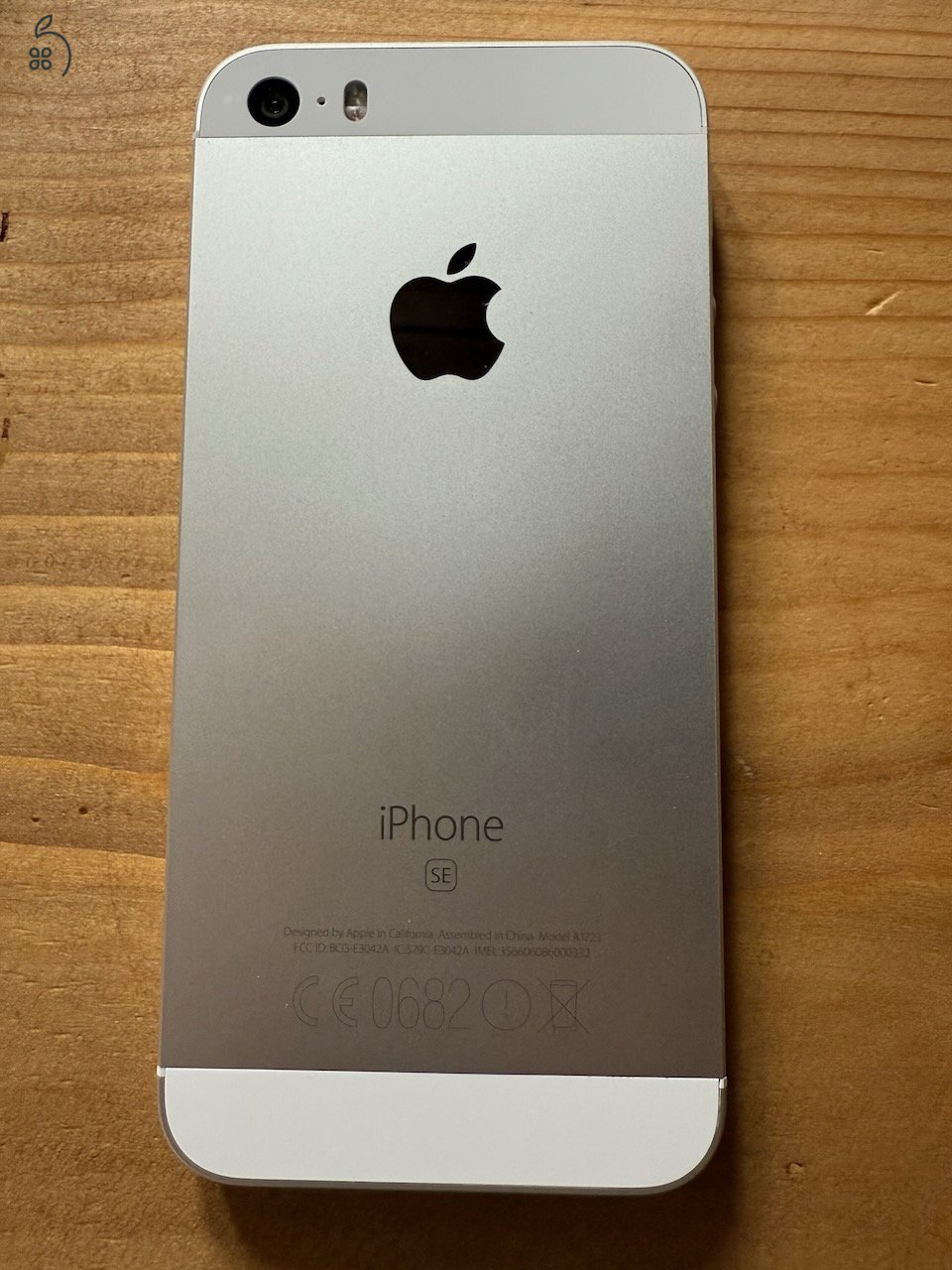 IPhone SE 32 GB 2017 eladó