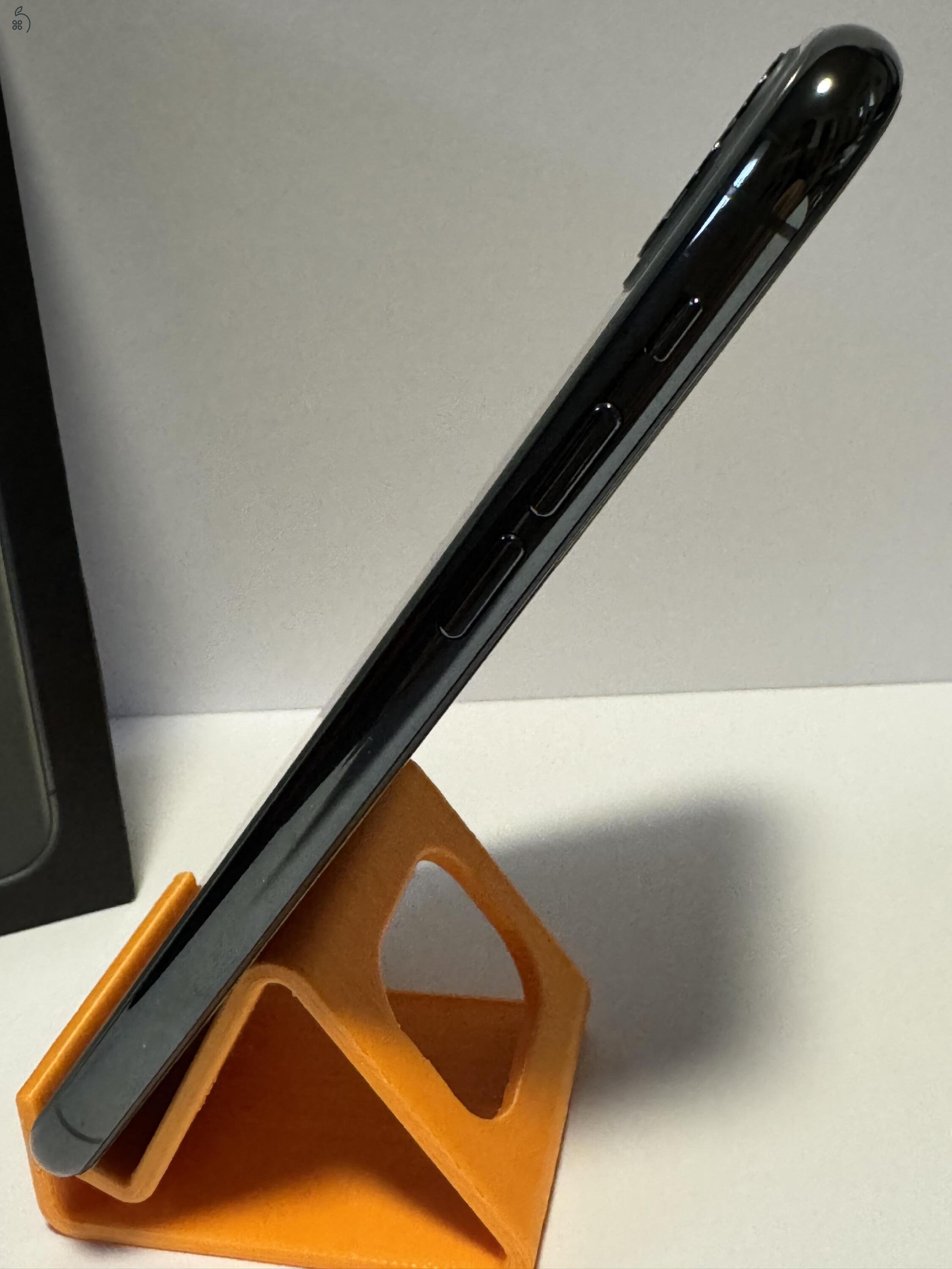 Eladó iPhone 11 Pro 256 GB tárhellyel, zöld színben.