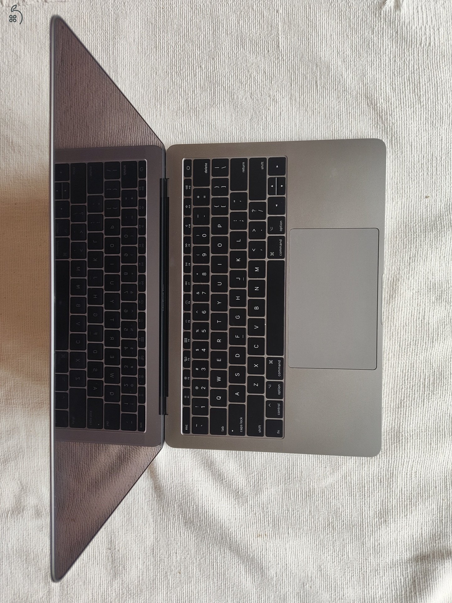 Eladó: Apple MacBook Pro 13