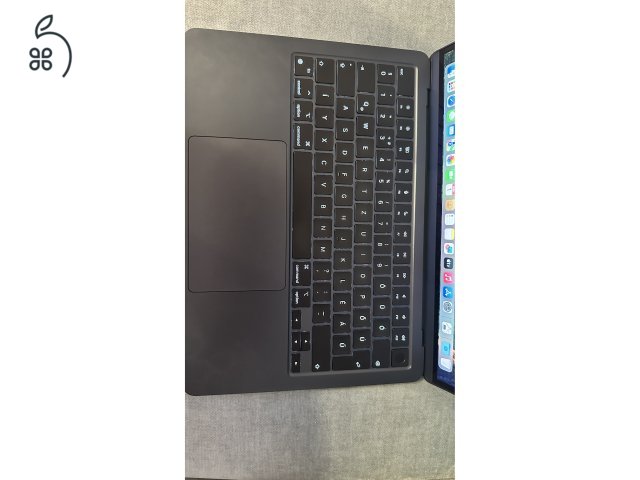 Apple MacBook Air M2 (2022) 13,6 colos karcmentes, doboz+töltő, 90%-os akku