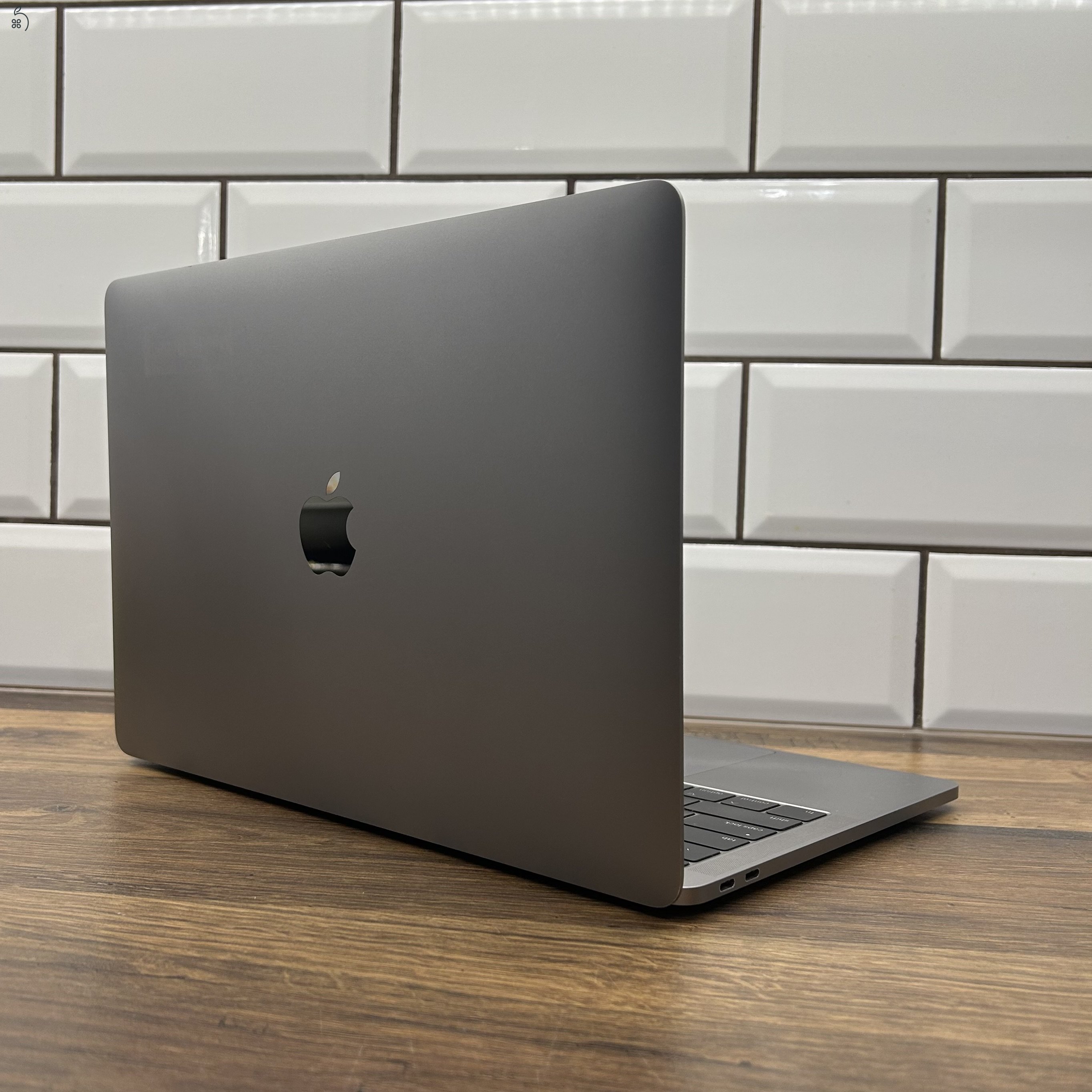 MacBook pro 2017 8/256gb