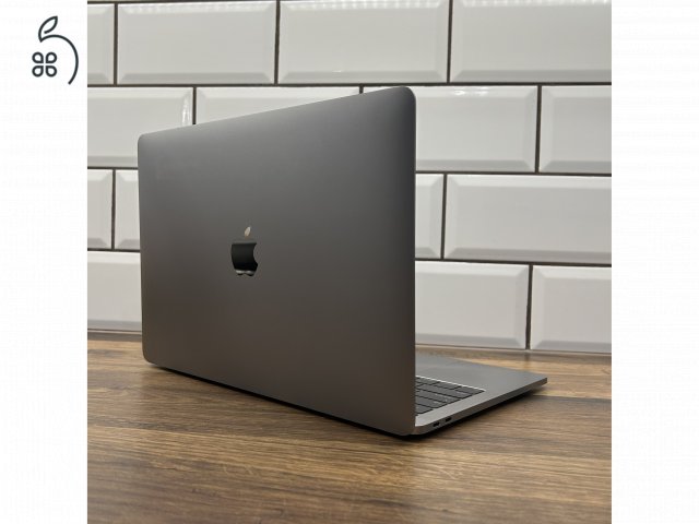MacBook pro 2017 8/256gb