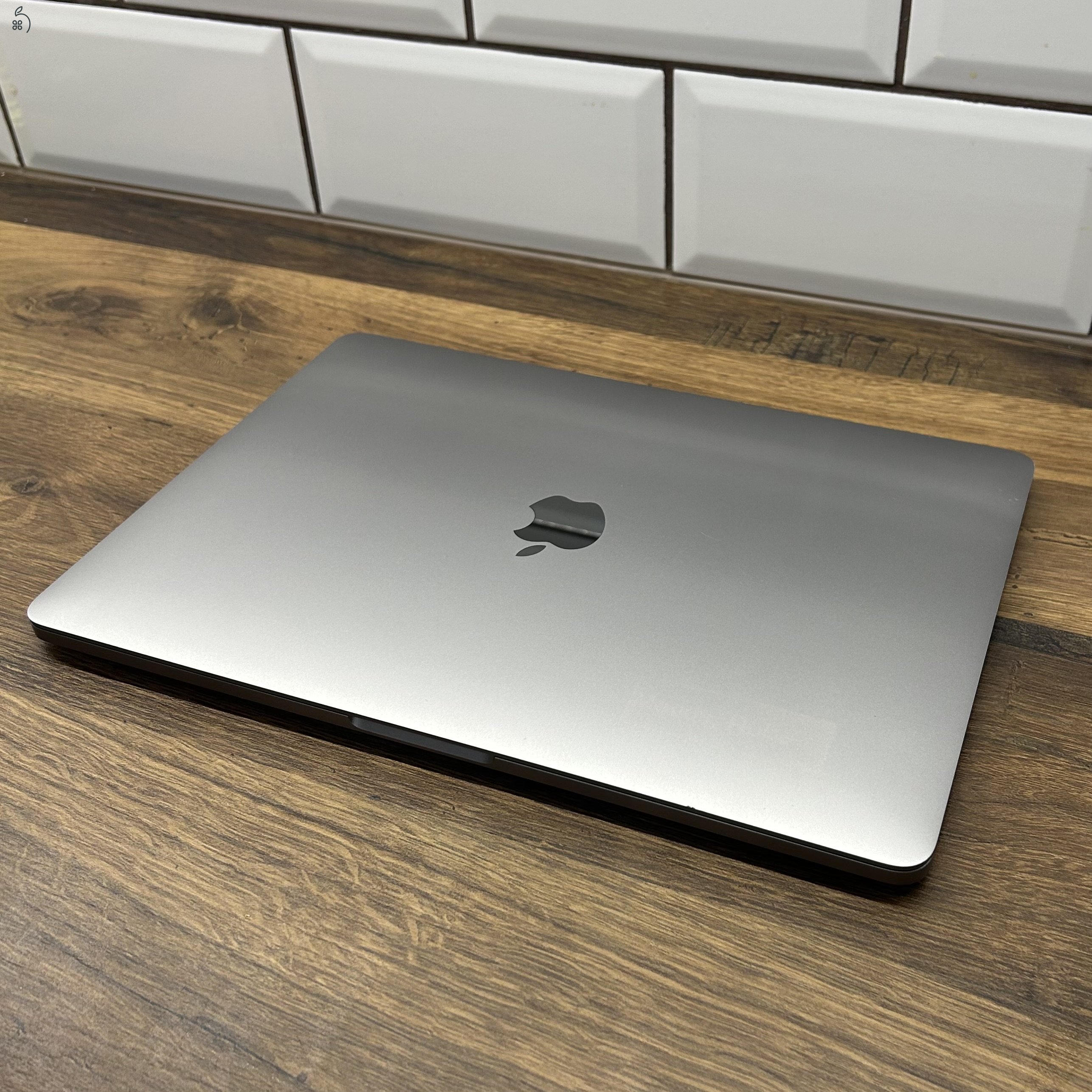 MacBook pro 2017 8/256gb