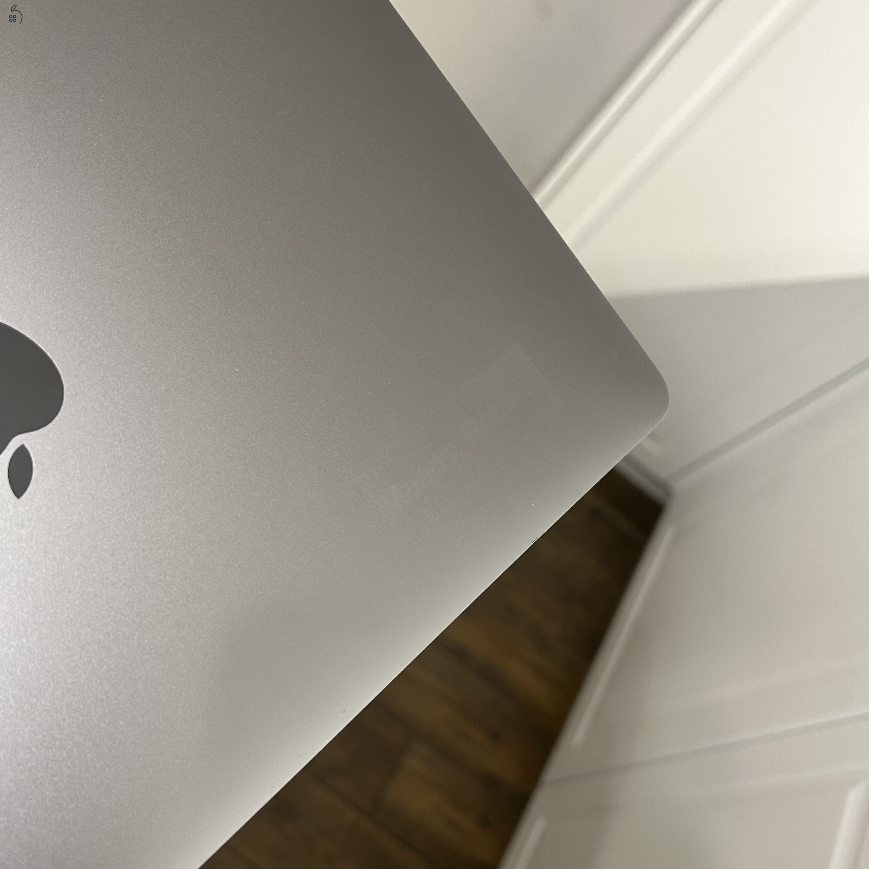 MacBook pro 2017 8/256gb