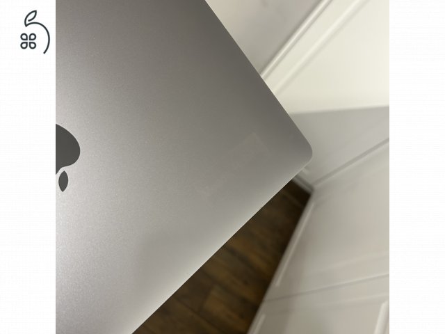 MacBook pro 2017 8/256gb