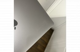 MacBook pro 2017 8/256gb