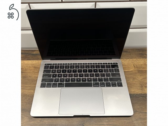 MacBook pro 2017 8/256gb