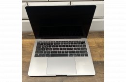 MacBook pro 2017 8/256gb