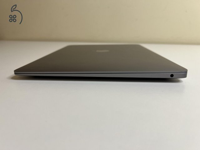 Eladó MacBook Air M1 (2020) 256 GB, 40 ciklus