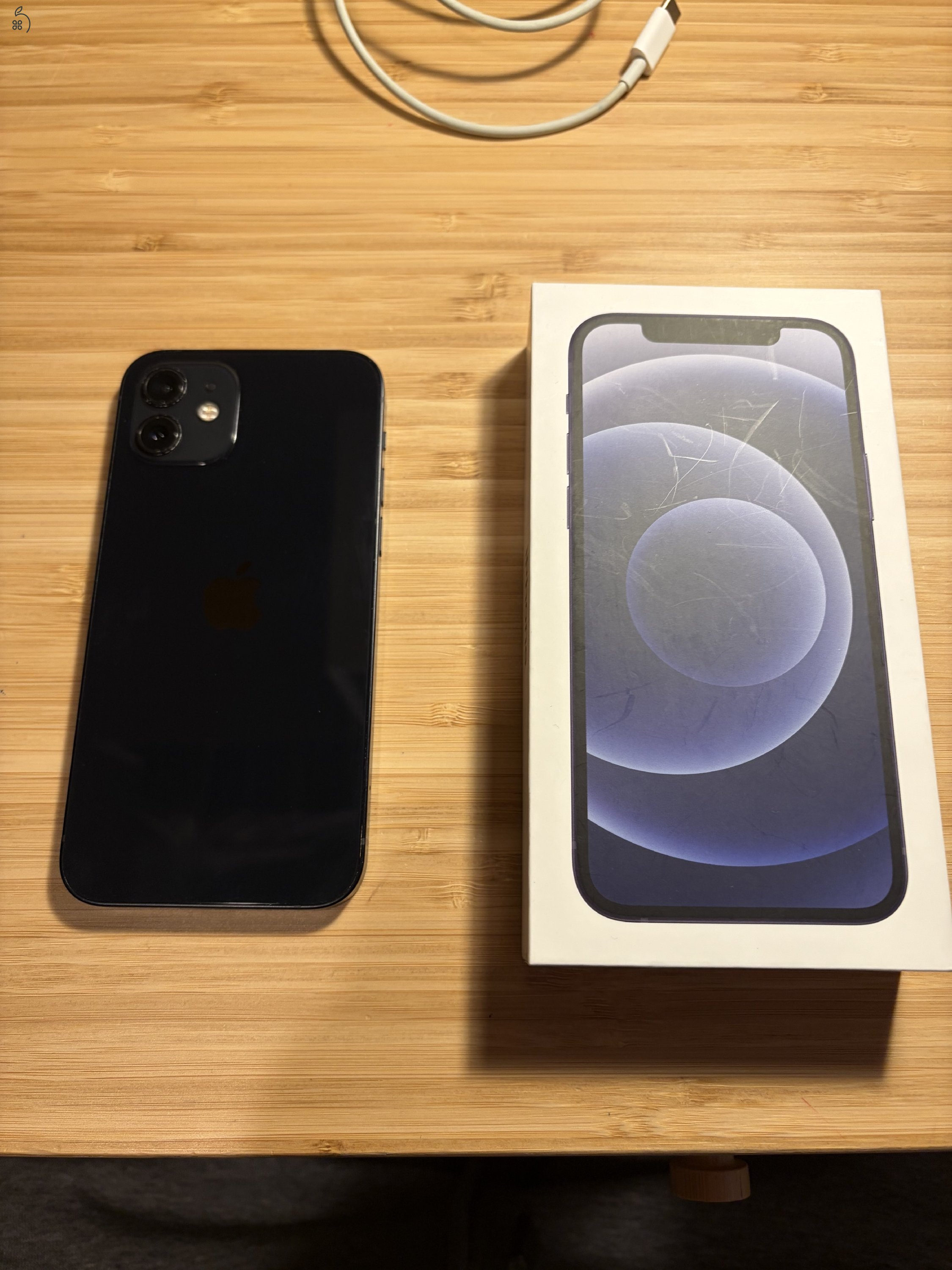 Fekete Iphone 12, 128GB-os tárhellyel