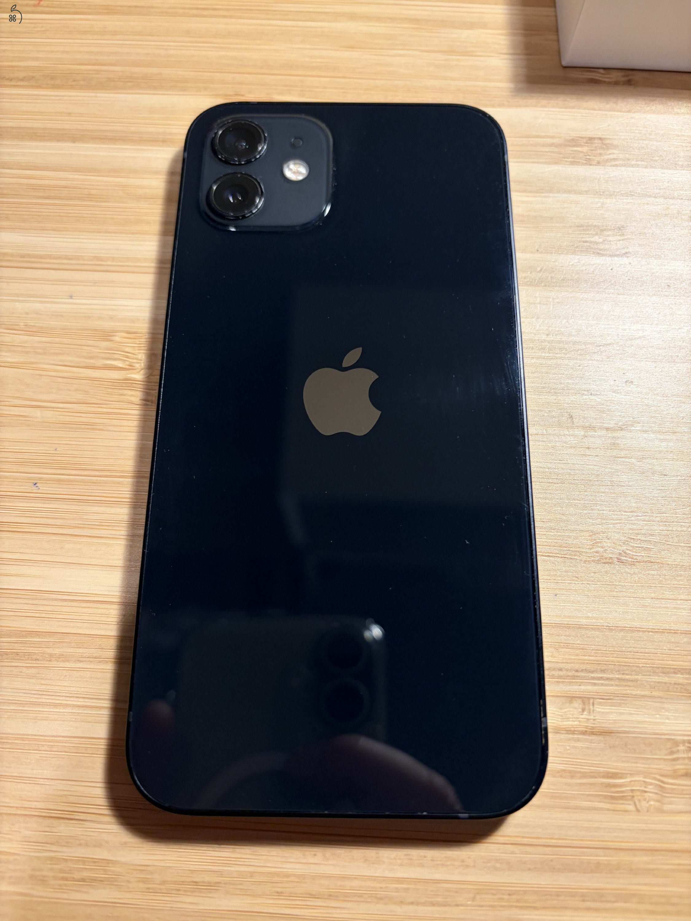 Fekete Iphone 12, 128GB-os tárhellyel