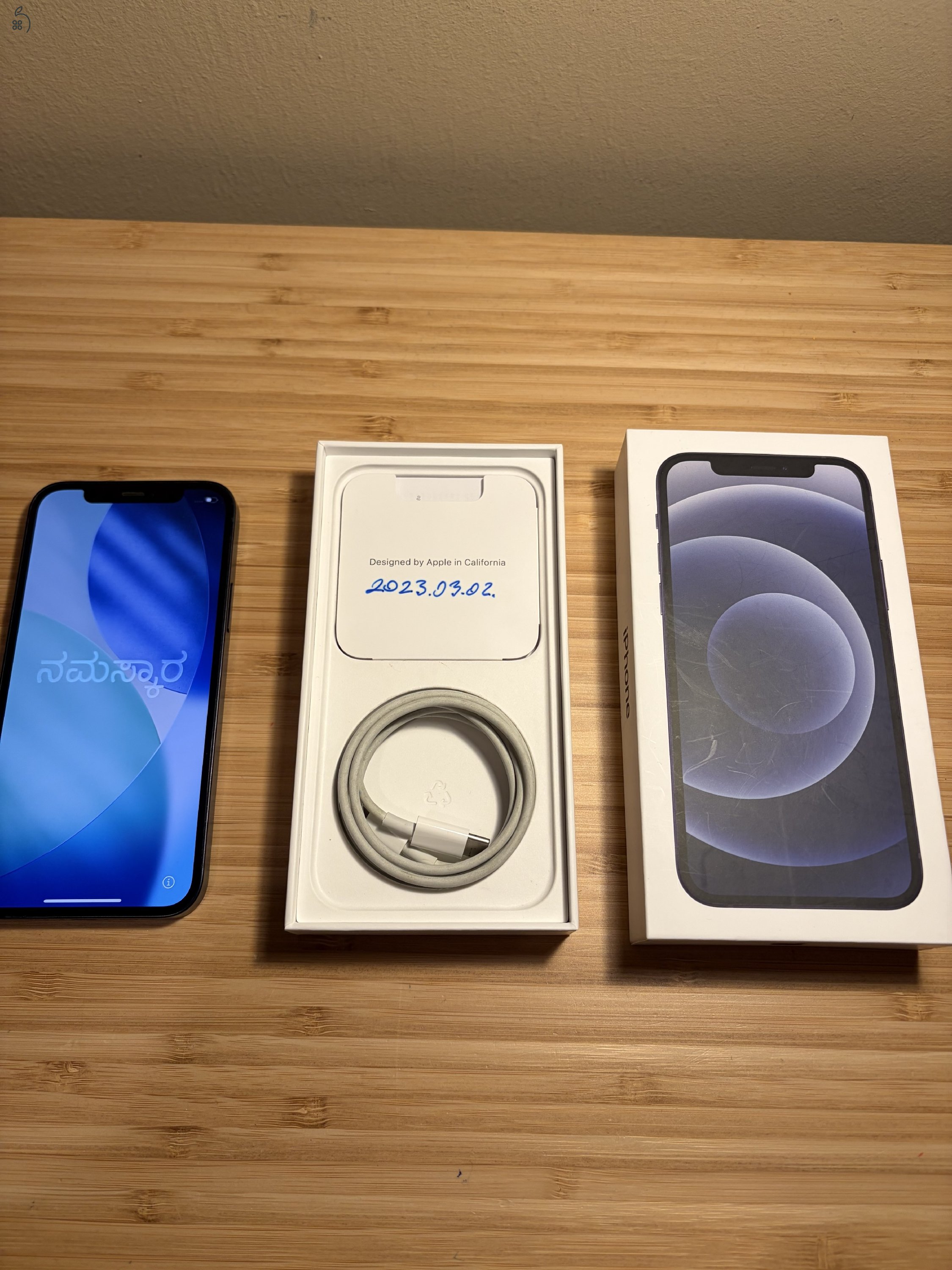 Fekete Iphone 12, 128GB-os tárhellyel