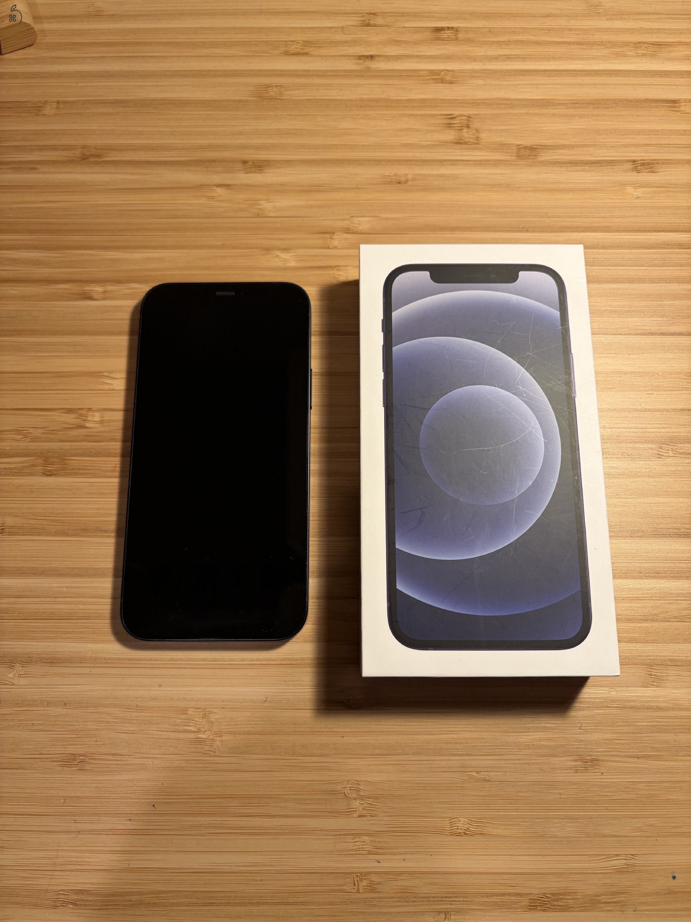 Fekete Iphone 12, 128GB-os tárhellyel