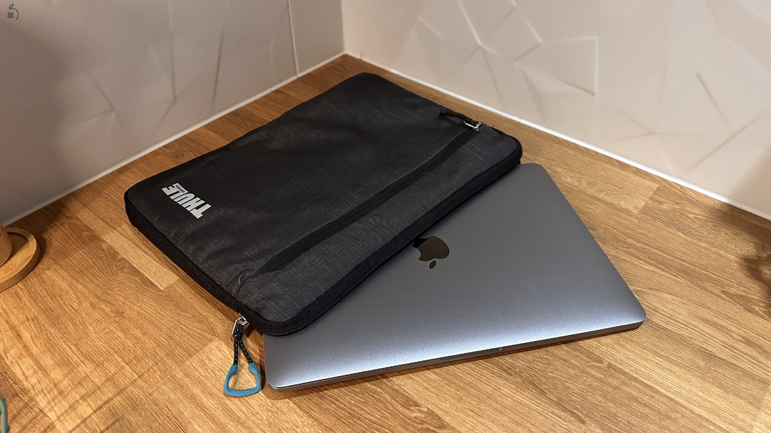Eladó Macbook Pro 13 (2020, M1, 8GB / 512GB)