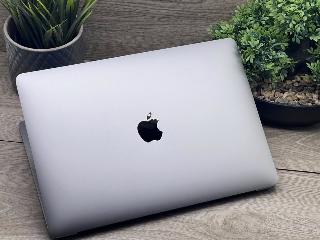 Hibátlan MacBook Air 2020 i3 13” 256GB 2 ÉV Garanciával