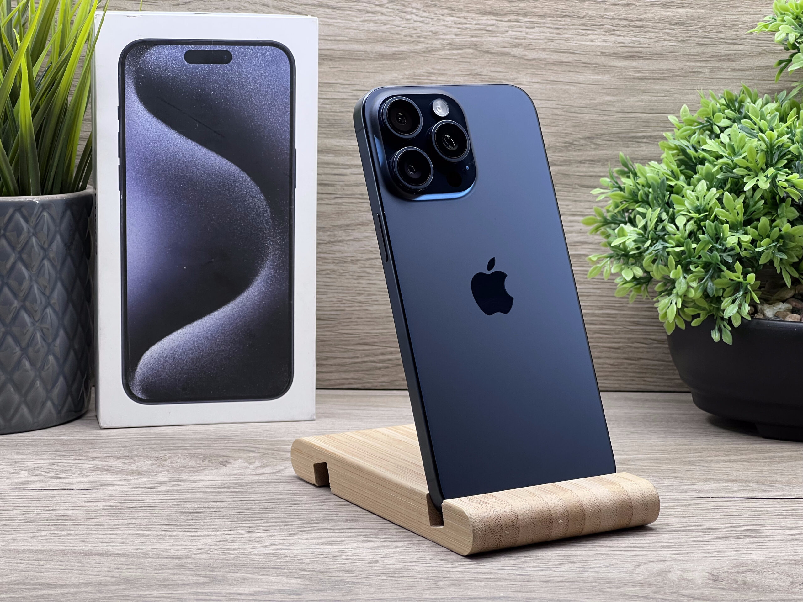 Hibátlan iPhone 15 Pro Max Blue Titanium 256GB 2 ÉV Garanciával 100%