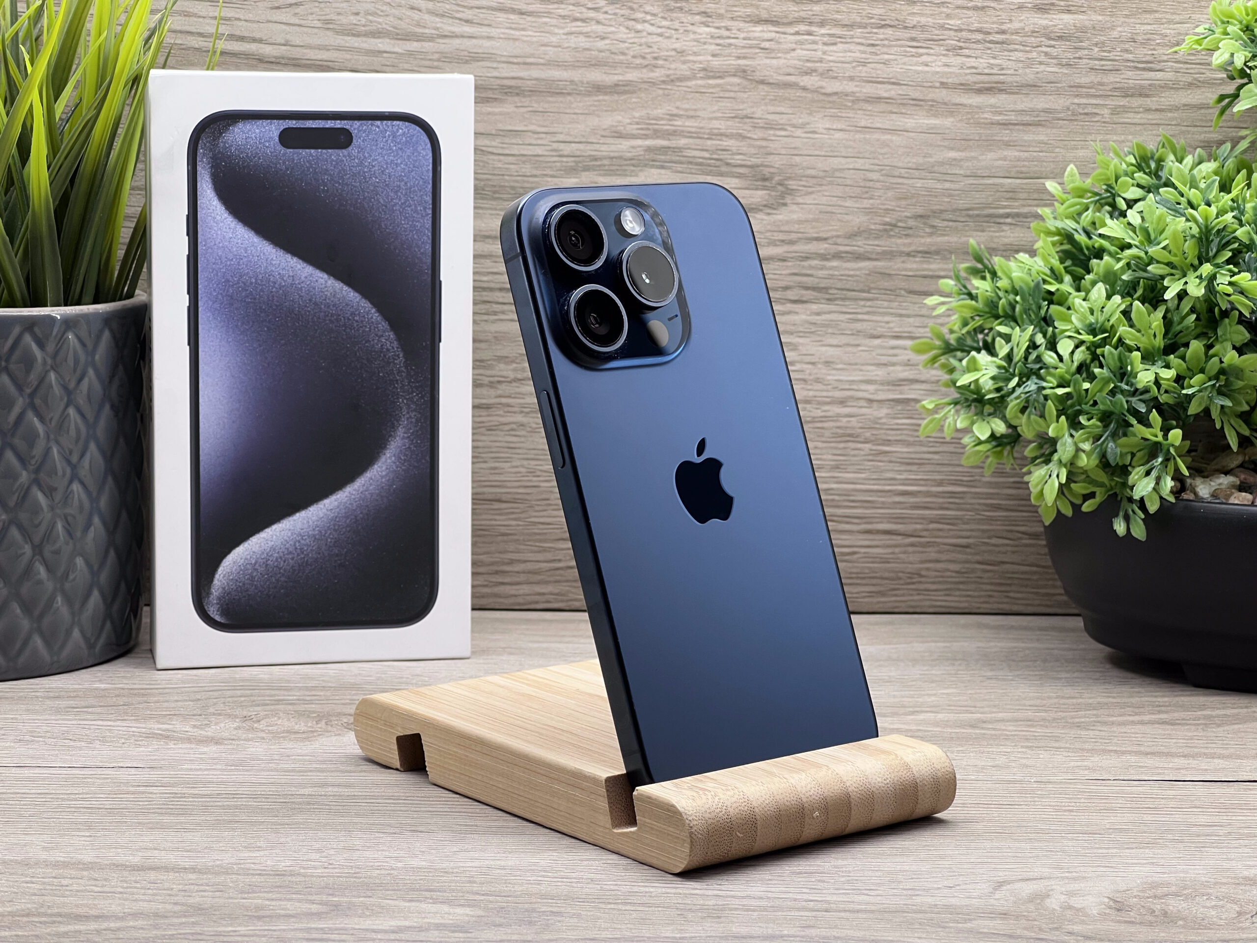 Hibátlan iPhone 15 Pro Blue Titanium 128GB 2 ÉV Garanciával