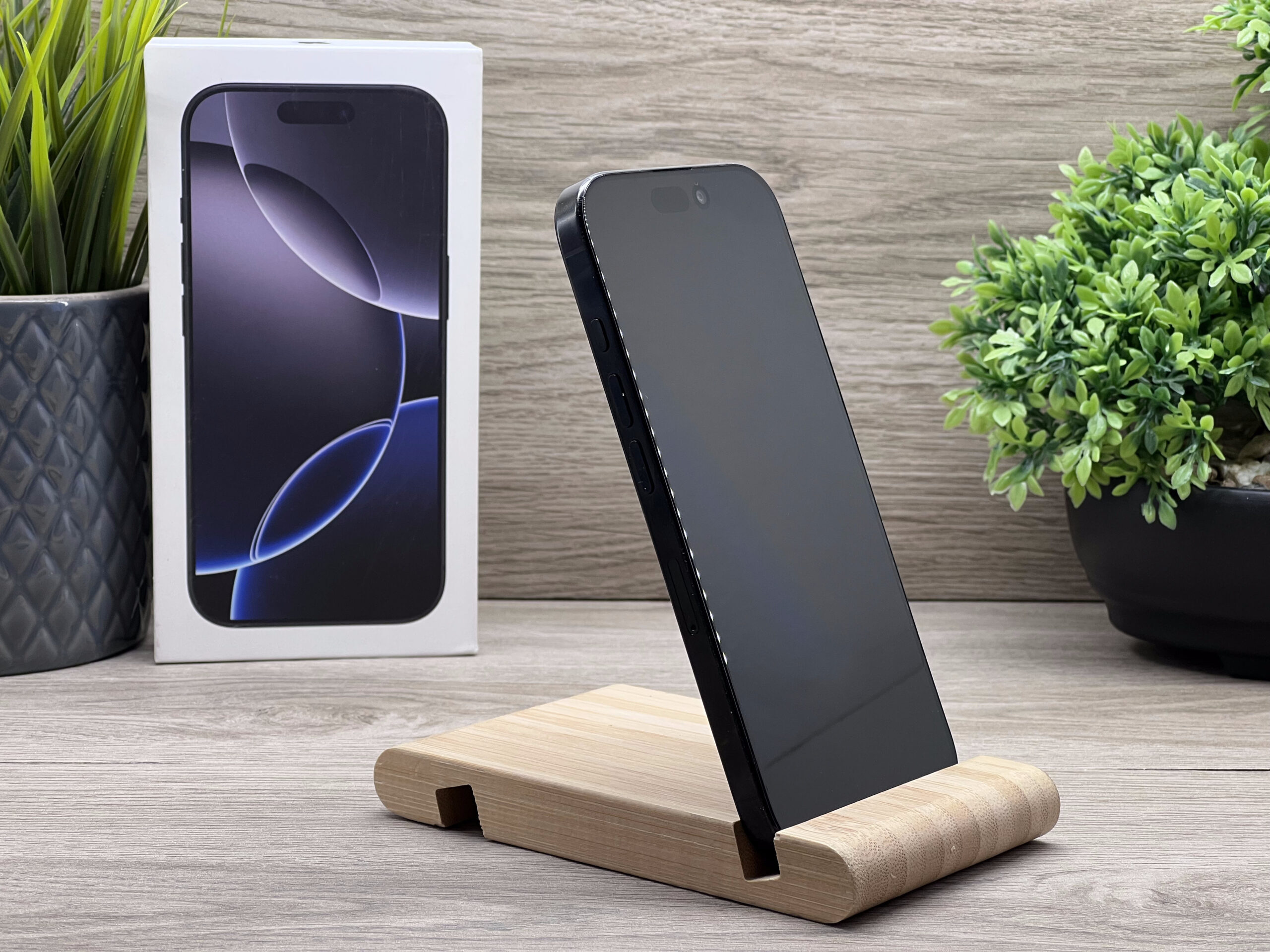 iPhone 16 Pro Black Titanium 256GB 2 ÉV Garanciával