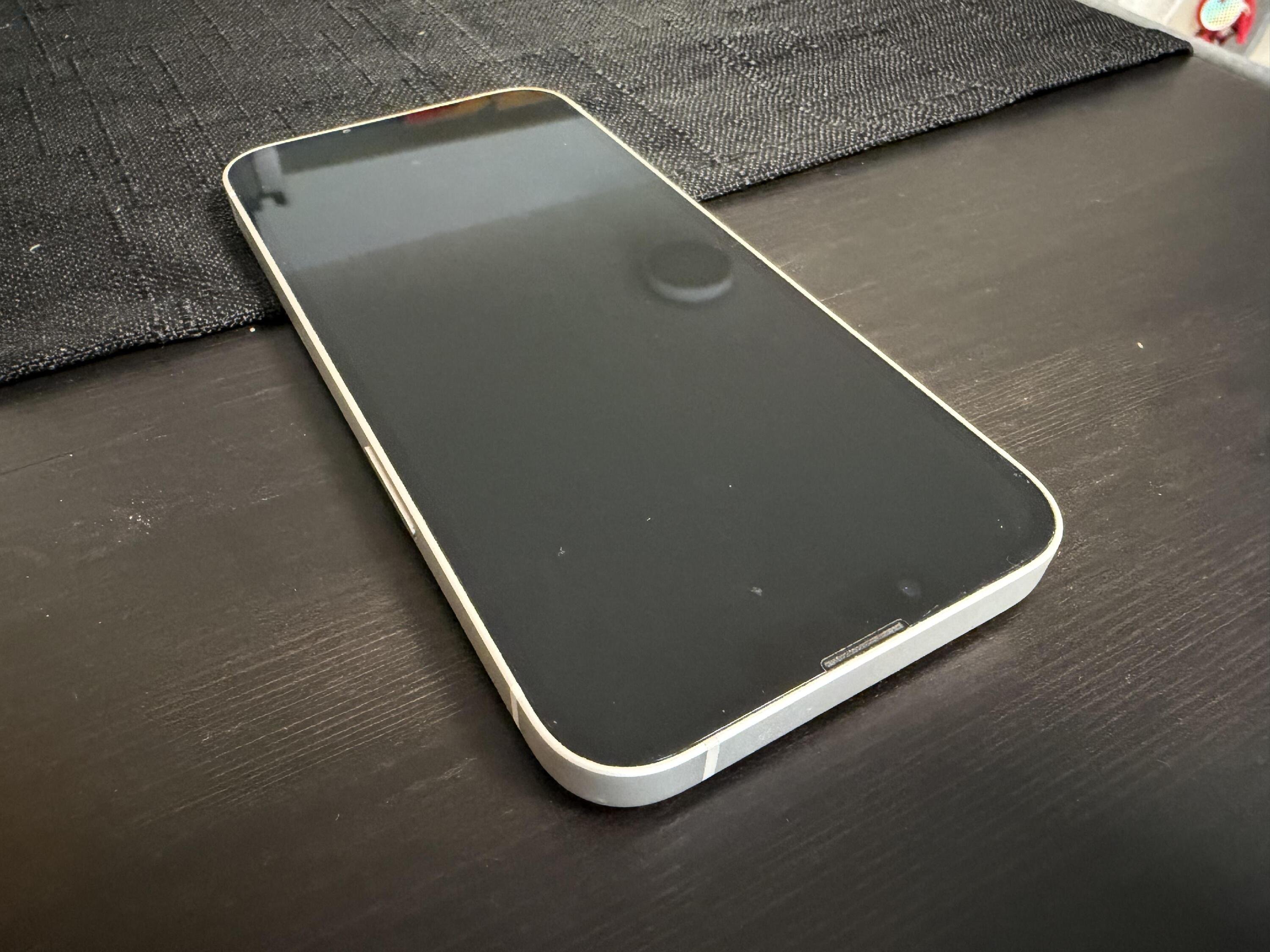 iPhone 13 128gb - Fehér - Hibátlan állapot