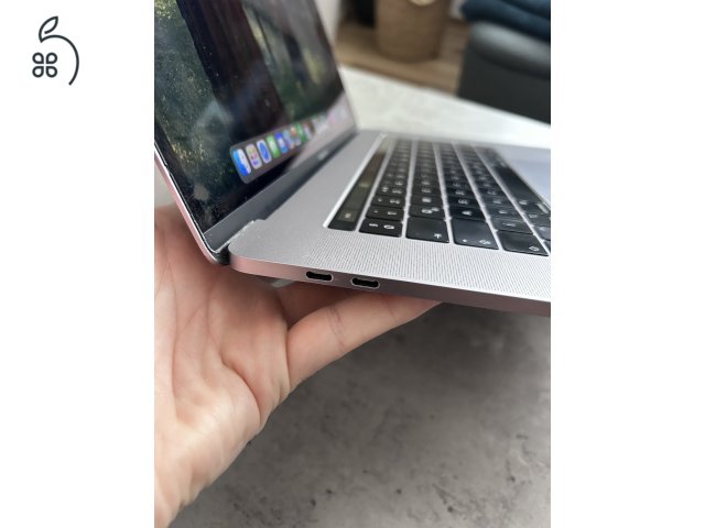 Macbook Pro 15” (2018)