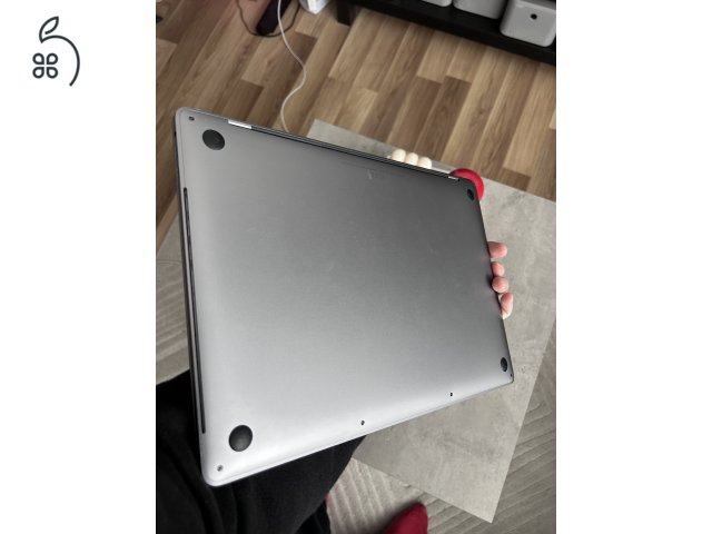 Macbook Pro 15” (2018)