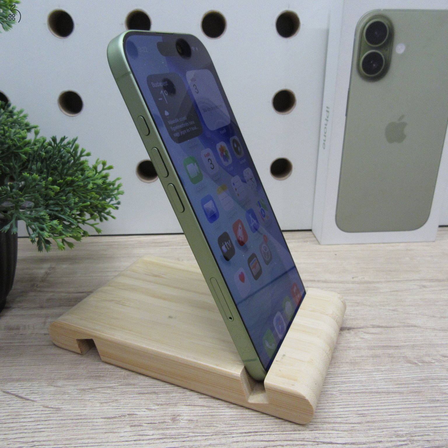 Apple iPhone 17 256GB Sage használt újszerű 100% akku 32 ciklus Apple garancia 2027.01.06-ig