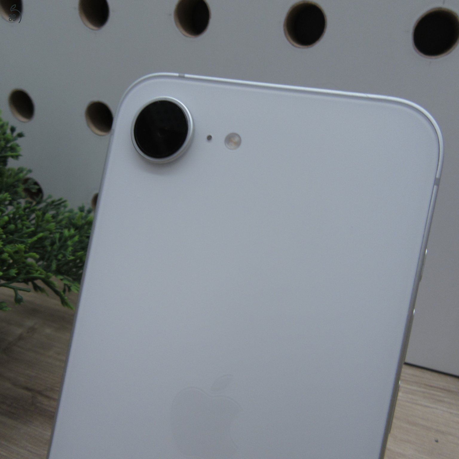 Apple iPhone 16e 128GB White használt újszerű 100% akku 83 ciklus garanciás 2026.10.26-ig