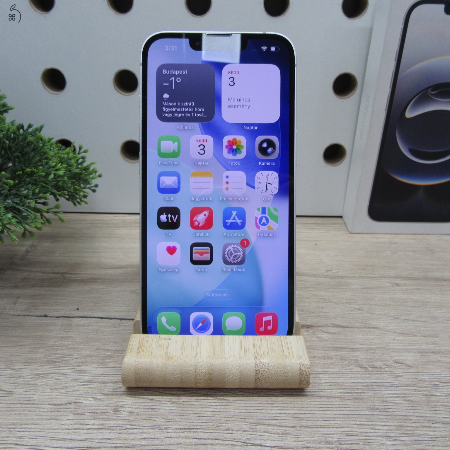 Apple iPhone 16e 128GB White használt újszerű 100% akku 83 ciklus garanciás 2026.10.26-ig