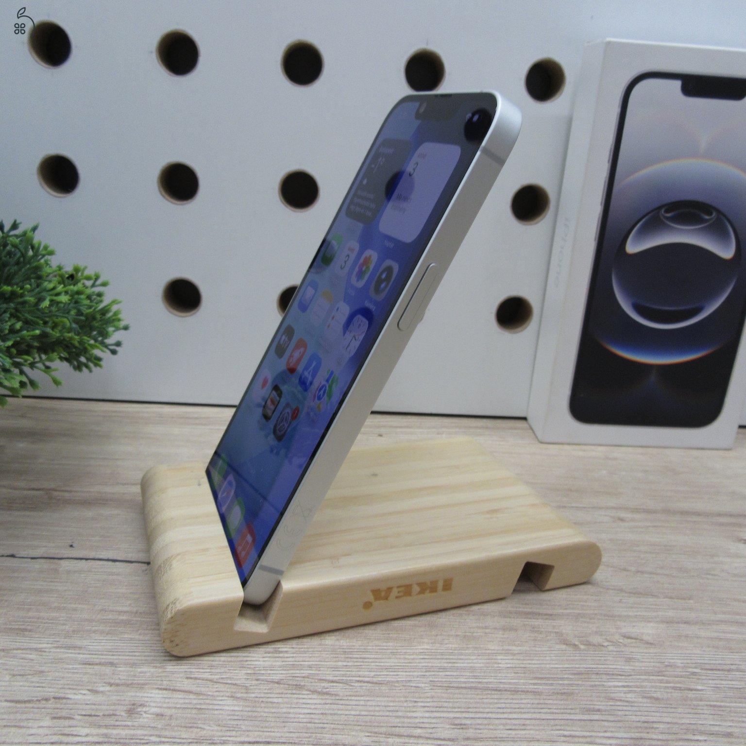 Apple iPhone 16e 128GB White használt újszerű 100% akku 83 ciklus garanciás 2026.10.26-ig