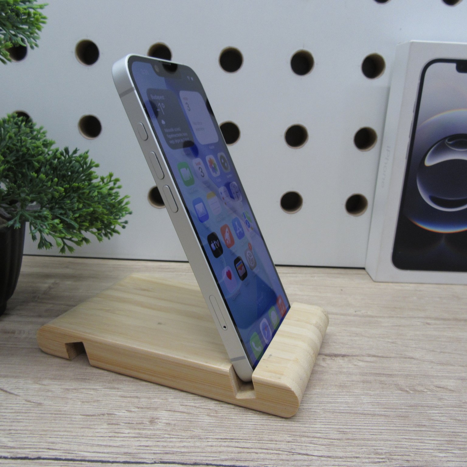 Apple iPhone 16e 128GB White használt újszerű 100% akku 83 ciklus garanciás 2026.10.26-ig