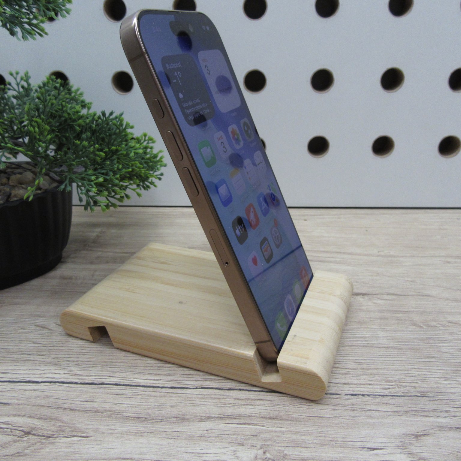 Apple iPhone 16 Pro 128GB Gold használt karcmentes 97% akku 293 ciklus Apple garancia 2027.02.28-ig