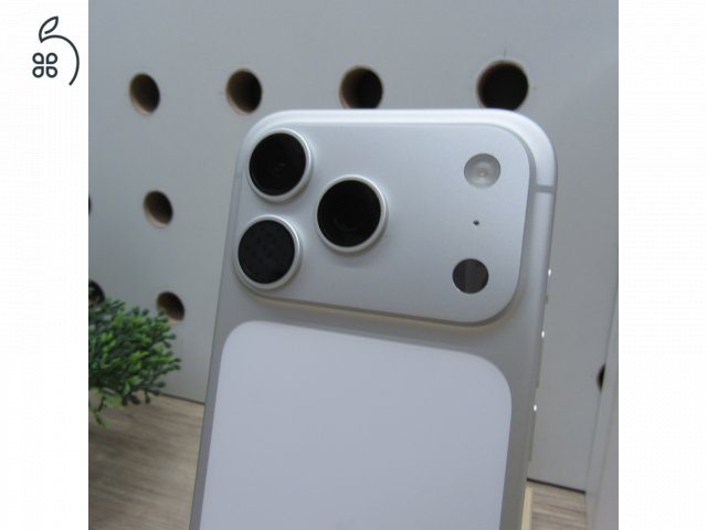 Apple iPhone 17 Pro 256GB Silver használt újszerű 100% akku 72 ciklus garanciás 2026.11.24-ig