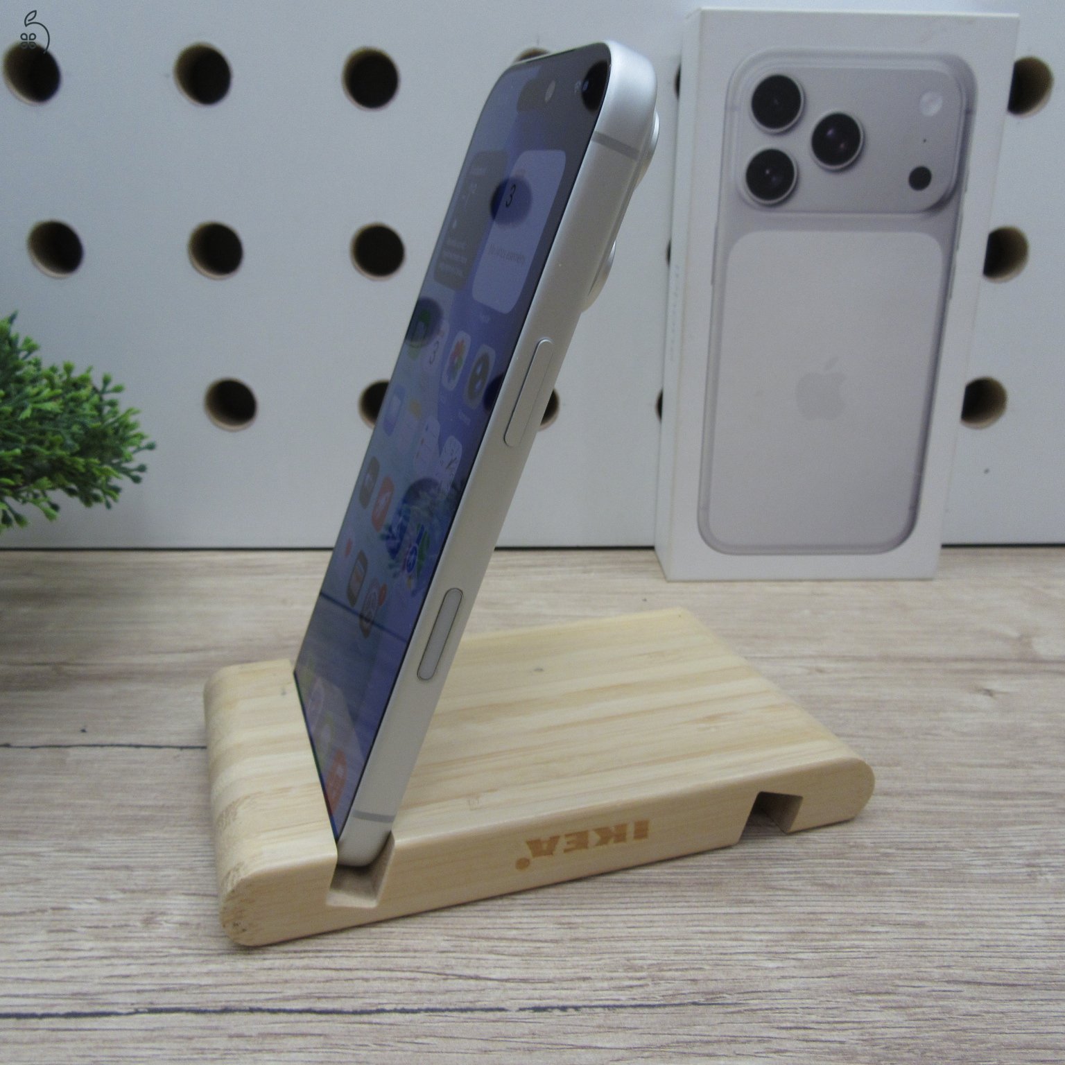 Apple iPhone 17 Pro 256GB Silver használt újszerű 100% akku 72 ciklus garanciás 2026.11.24-ig