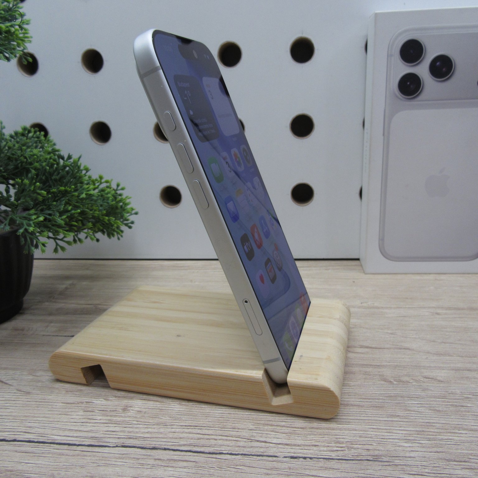 Apple iPhone 17 Pro 256GB Silver használt újszerű 100% akku 72 ciklus garanciás 2026.11.24-ig