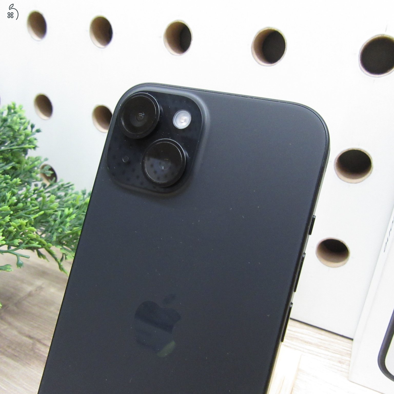 Apple iPhone 15 128GB Black használt szép állapot 100% akku 6 hónap garancia