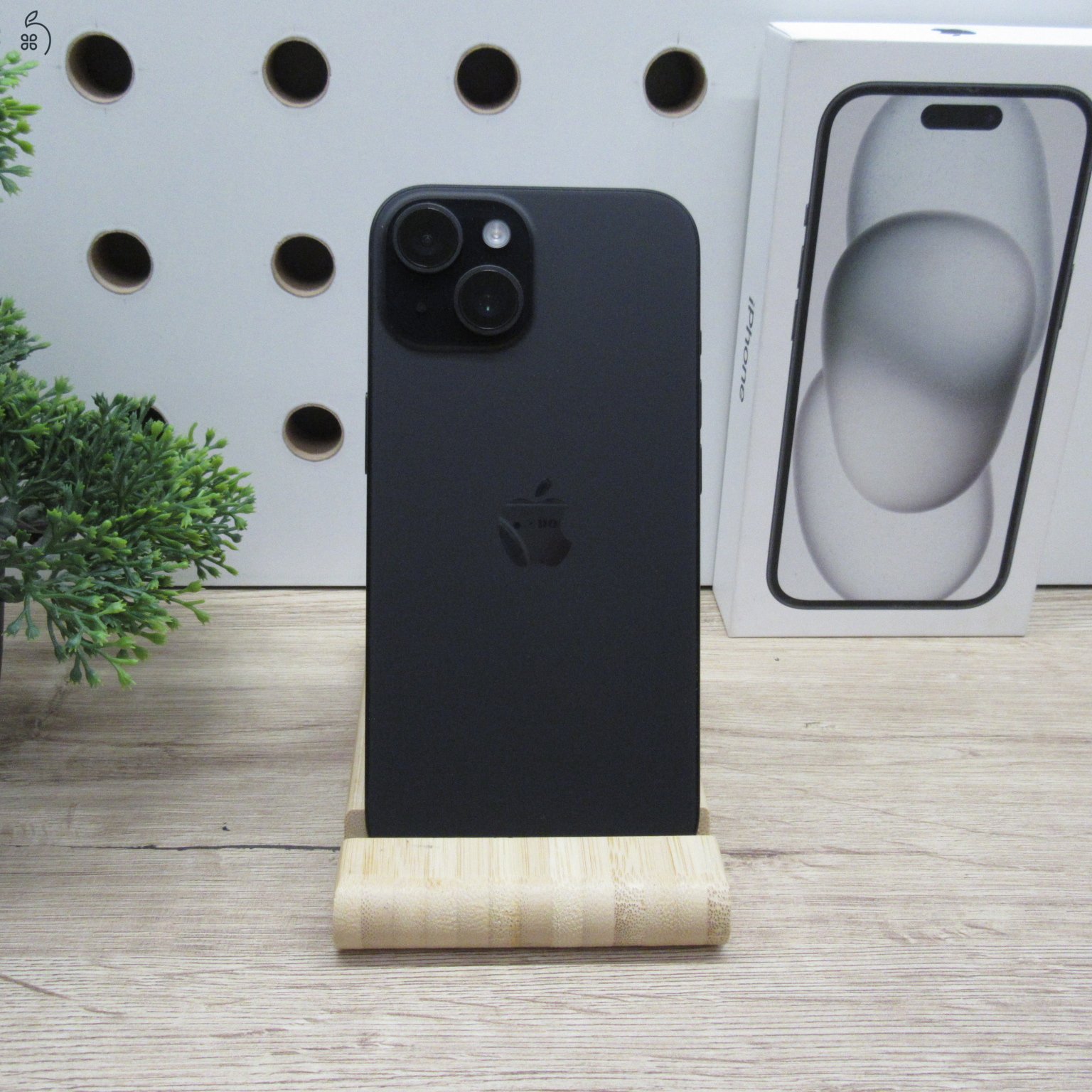 Apple iPhone 15 128GB Black használt szép állapot 100% akku 6 hónap garancia