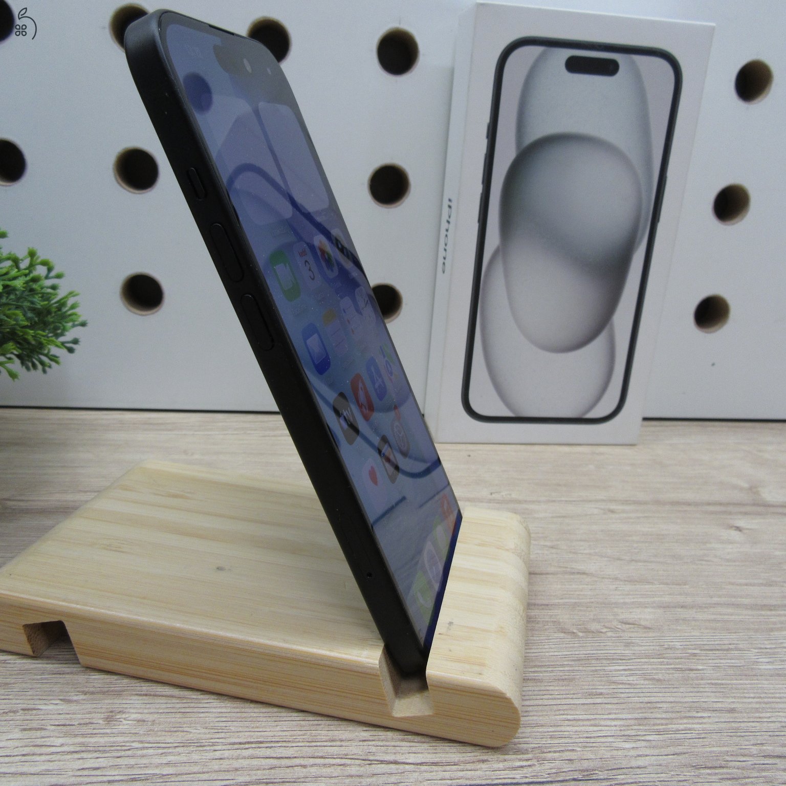 Apple iPhone 15 128GB Black használt szép állapot 100% akku 6 hónap garancia