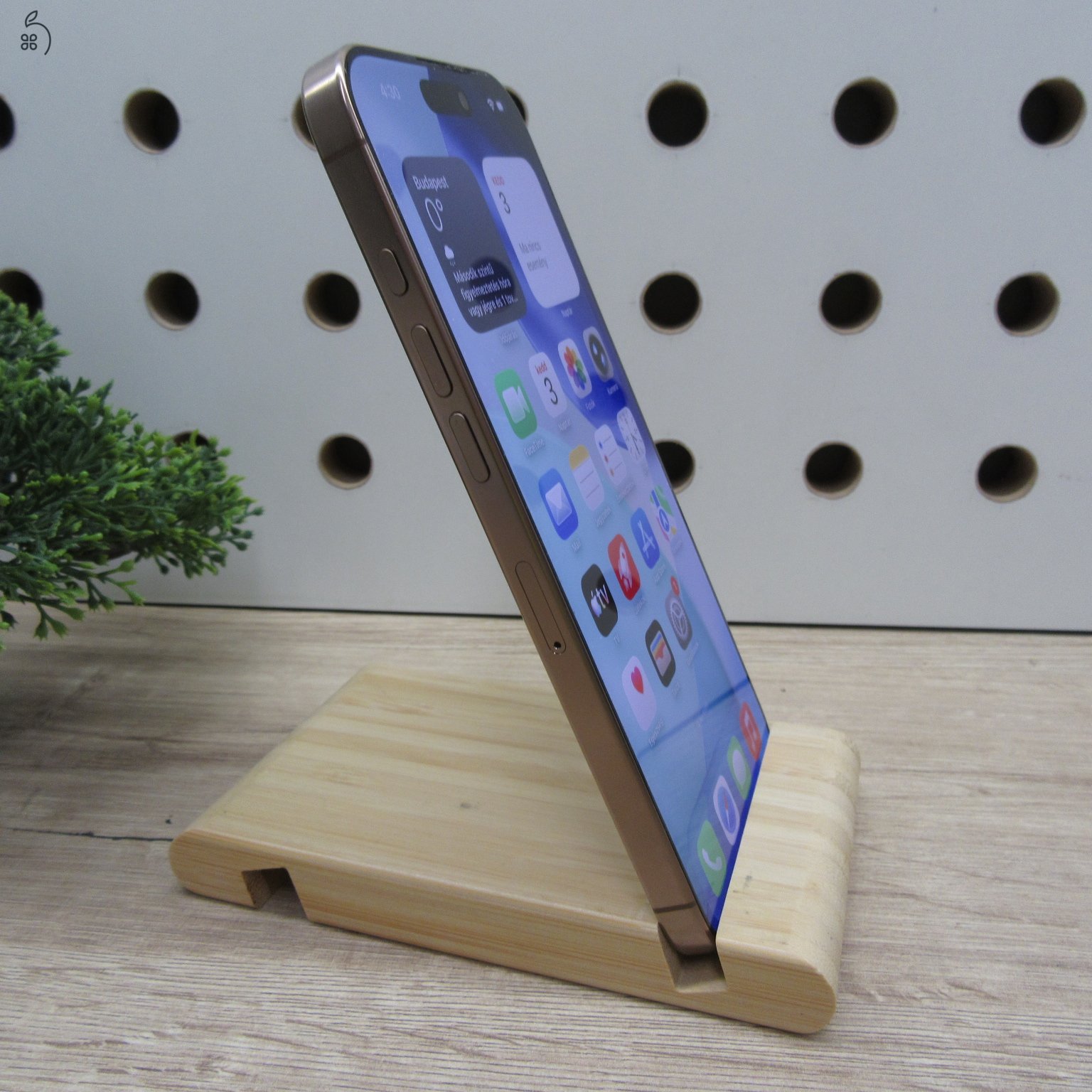 Apple iPhone 16 Pro Max 256GB Desert Titanium használt szép állapot 100% akku 6 hónap garancia