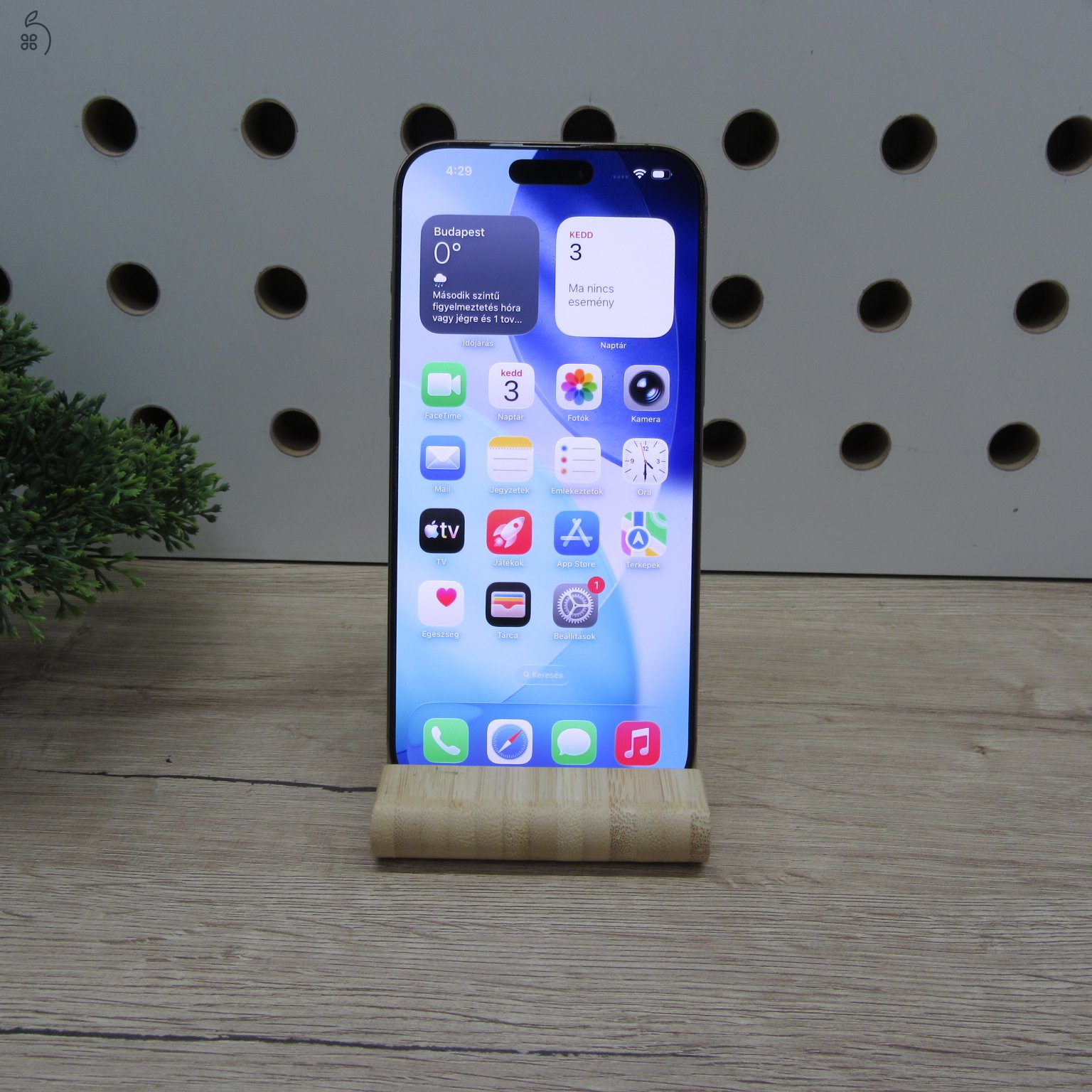 Apple iPhone 16 Pro Max 256GB Desert Titanium használt szép állapot 100% akku 6 hónap garancia