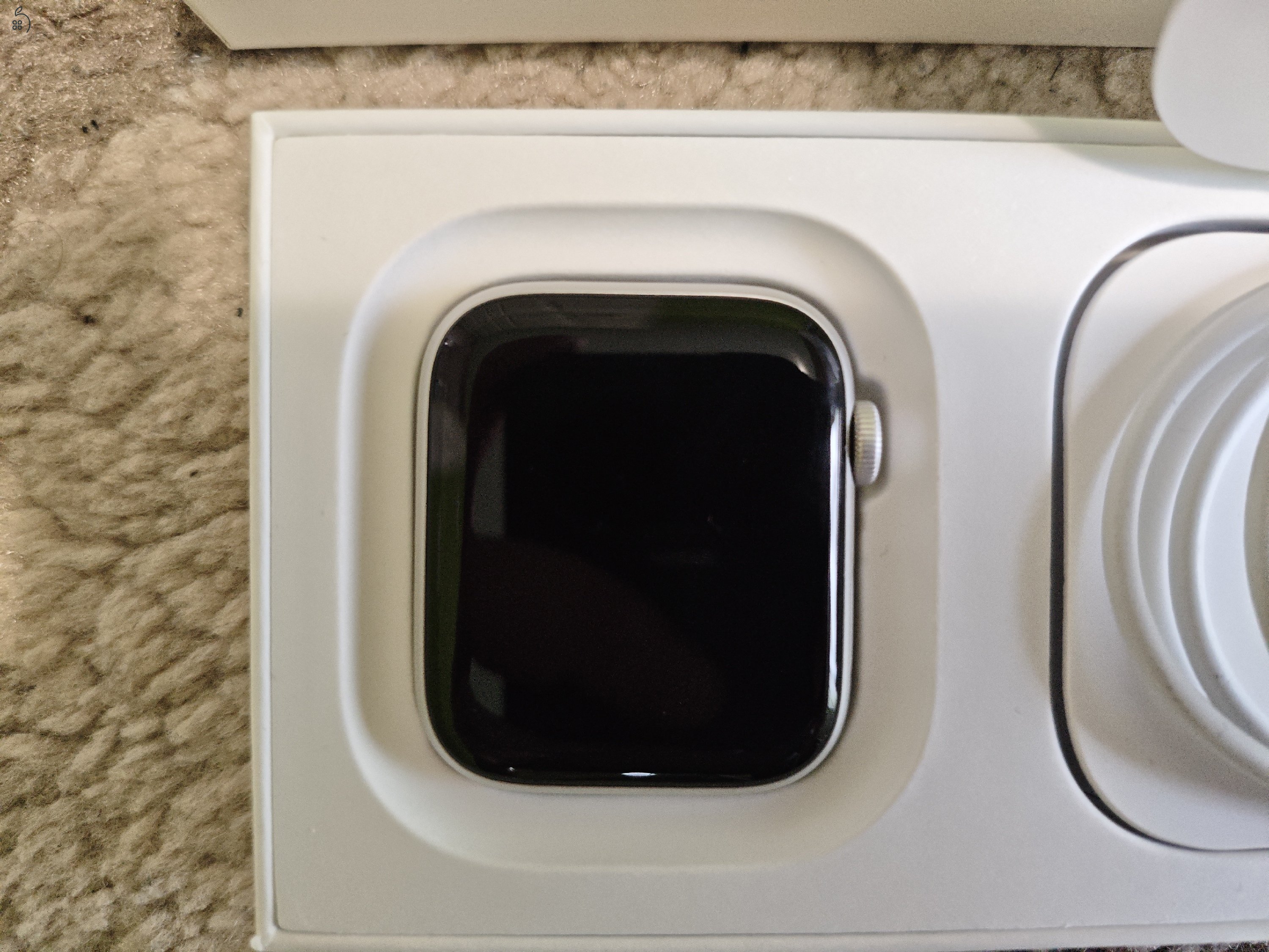 Apple Watch SE 44 2nd gen 97% akku