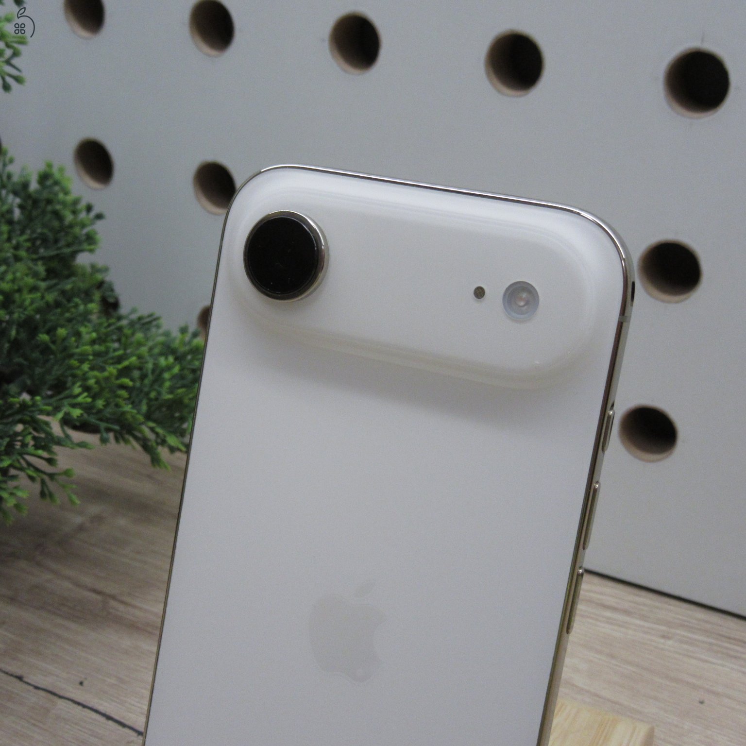 Apple iPhone Air 256GB Light Gold használt karcmentes 100% akku 2026.10.28-ig garanciás