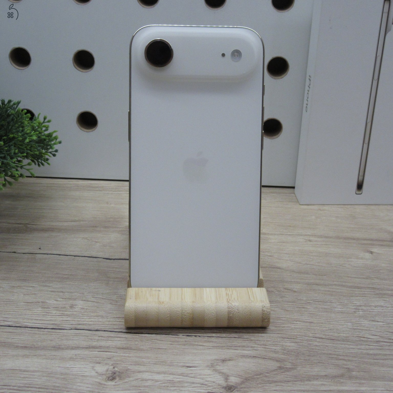 Apple iPhone Air 256GB Light Gold használt karcmentes 100% akku 2026.10.28-ig garanciás