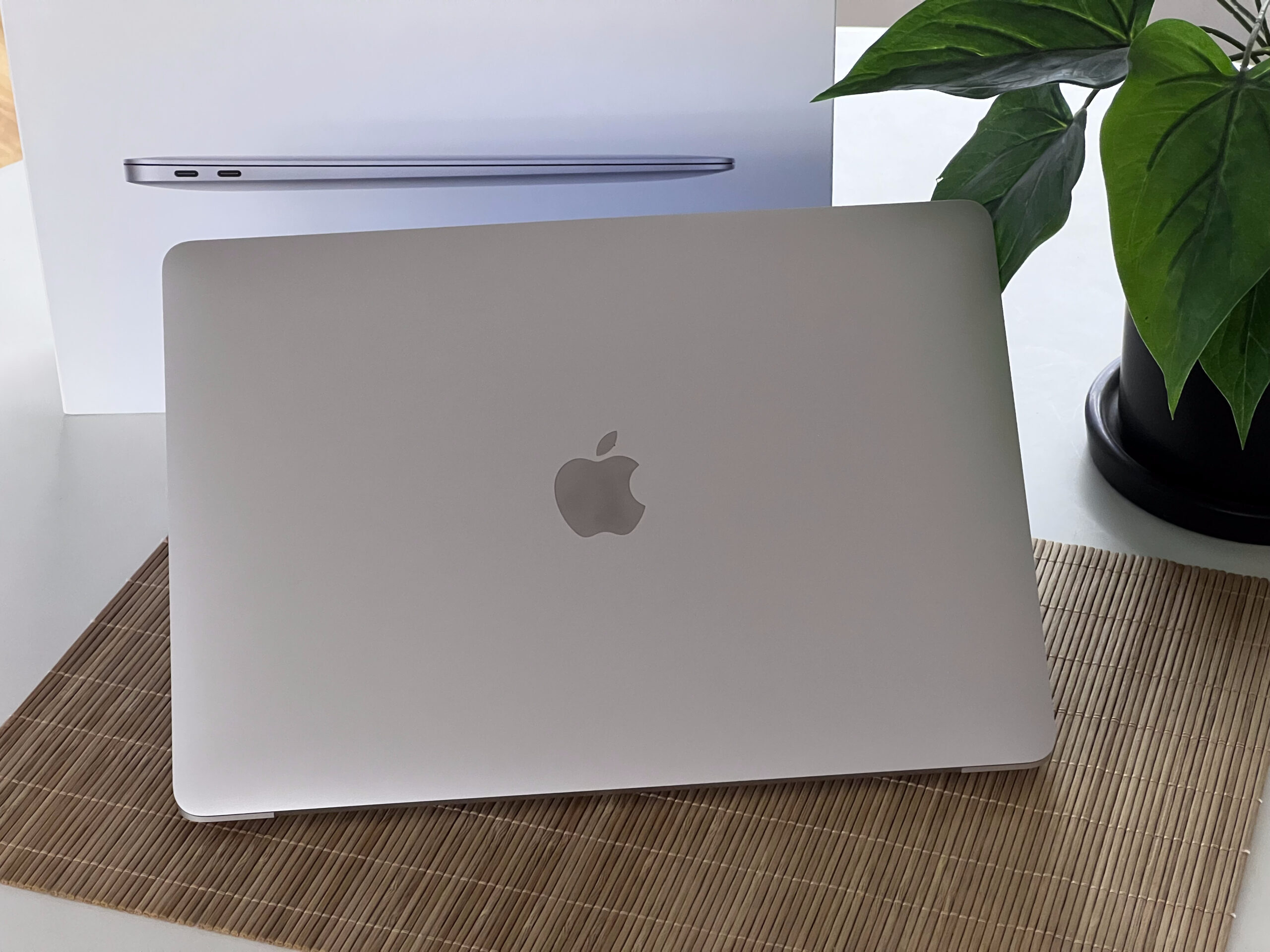 Hibátlan MacBook Air 2020 Silver M1 13”256GB 2 ÉV Garanciával