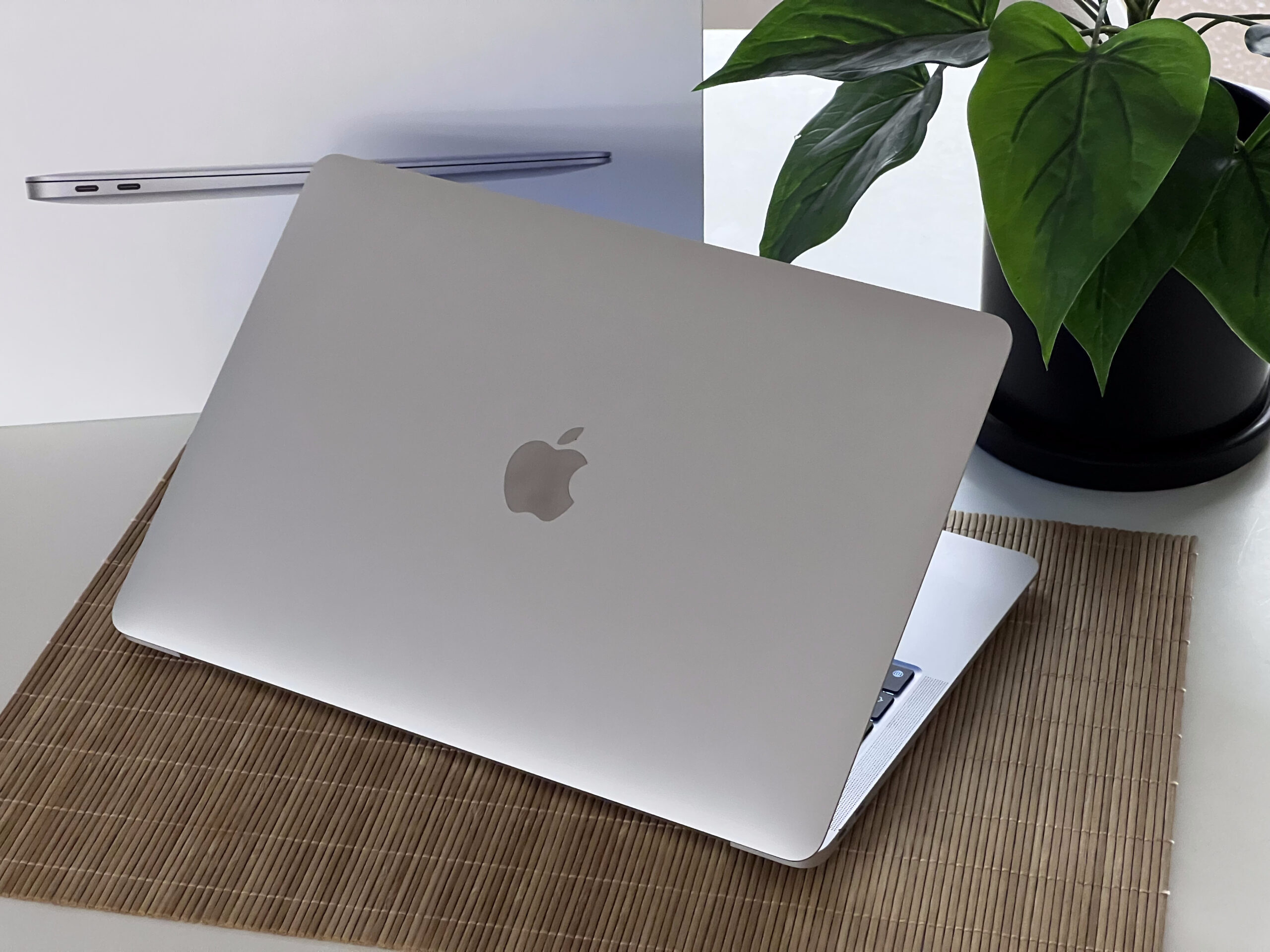 Hibátlan MacBook Air 2020 Silver M1 13”256GB 2 ÉV Garanciával
