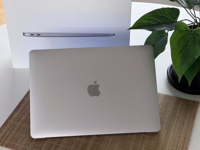 Hibátlan MacBook Air 2020 Silver M1 13”256GB 2 ÉV Garanciával