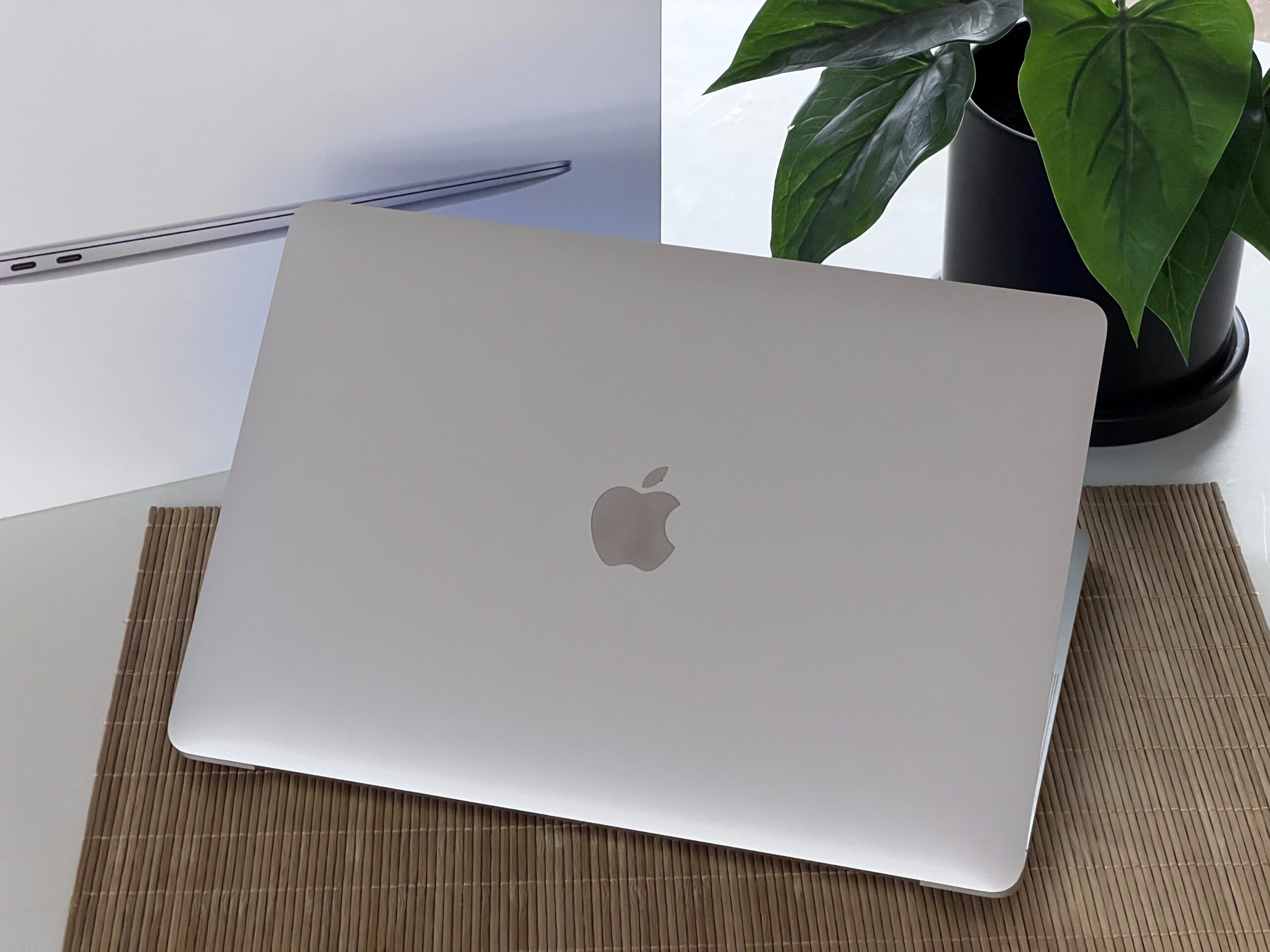Hibátlan MacBook Air 2020 Silver M1 13”256GB 2 ÉV Garanciával